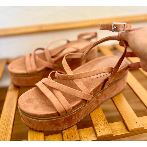 ASOS DESIGN Wide Fit Taurus strappy flatform sandals in beige - Picture 2 of 4